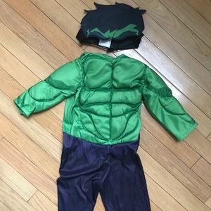 Hulk costume
Size: toddler 2T-4T
*